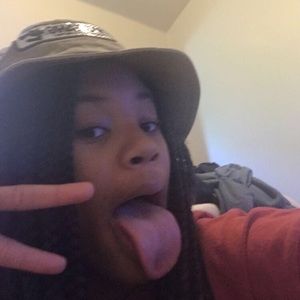 Meet your Posher, Layla